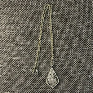 Kendra Scott necklace